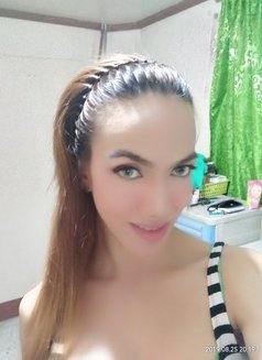 Mickiehotranspinay - Transsexual escort in Makati City Photo 1 of 2
