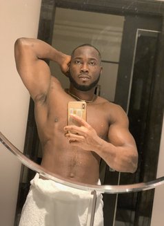 Micky B - Male escort in Doha Photo 3 of 9