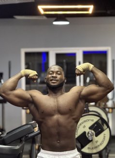 Micky B - Male escort in Doha Photo 4 of 9