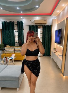 Mide - adult performer in Dakar Photo 4 of 5