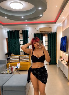 Mide - adult performer in Dakar Photo 5 of 5