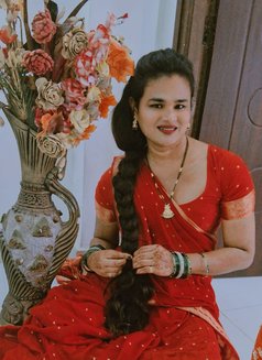 Midhuna - Acompañantes transexual in Hyderabad Photo 2 of 3