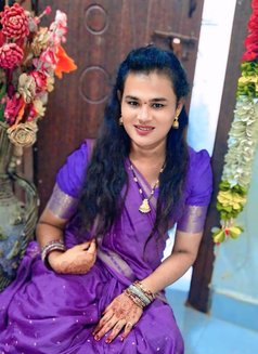 Midhuna - Acompañantes transexual in Hyderabad Photo 3 of 3