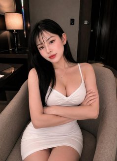 Mia - escort in Doha Photo 3 of 15