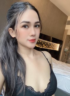 Tina - escort in Singapore Photo 1 of 2