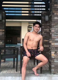 Migs - Male escort in Makati City Photo 3 of 8