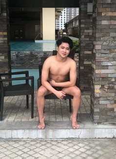 Migs - Male escort in Makati City Photo 5 of 8