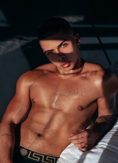 Miguel Young Latin - Male escort in London Photo 3 of 8