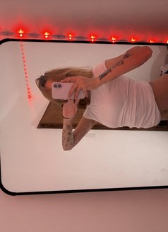 Mika - Transsexual escort in Manila Photo 5 of 5