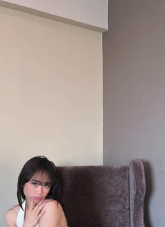 Mika - escort in Manila Photo 2 of 5