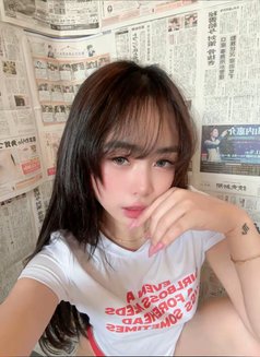 Mika - escort in Manila Photo 3 of 5