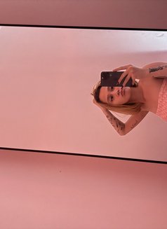 Mika - Acompañantes transexual in Manila Photo 8 of 8