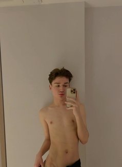 Mika twink - Male escort in İstanbul Photo 7 of 18
