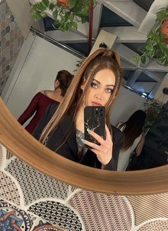 Mika - puta in Muscat Photo 3 of 4