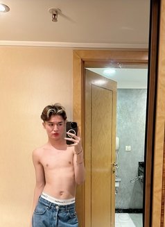 Mika twink - Male escort in İstanbul Photo 14 of 18