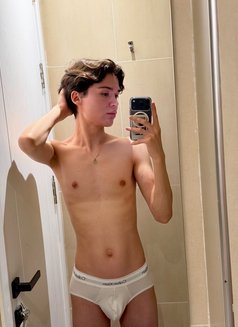 Mika twink last 4 days in Riyadh - Acompañantes masculino in Riyadh Photo 3 of 24