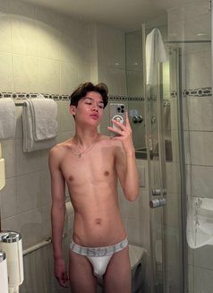 Mika twink - Acompañantes masculino in Antwerp Photo 19 of 21