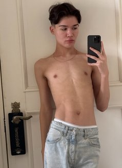 Mika twink - Male escort in Dubai Photo 1 of 17