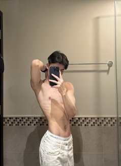 Mika twink - Male escort in Dubai Photo 4 of 17