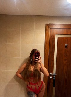 Mikaela - Transsexual escort in Abu Dhabi Photo 3 of 9