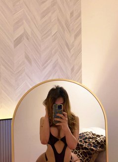 Mikaela - Transsexual escort in Abu Dhabi Photo 6 of 9