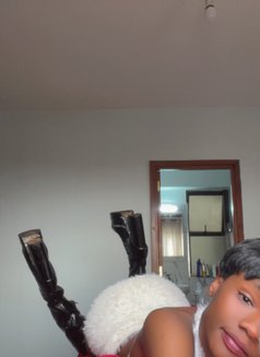 Mikapee - Transsexual escort in Nairobi Photo 4 of 5