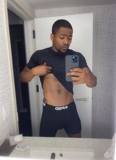 Mike - Male escort in Bangkok Photo 2 of 3