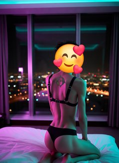 Kinky Twink Bottom - Male escort in Dubai Photo 9 of 18