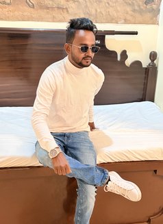 Mike - Male escort in Kolkata Photo 1 of 4