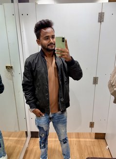 Mike - Male escort in Kolkata Photo 2 of 4