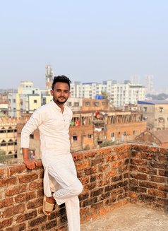 Mike - Male escort in Kolkata Photo 3 of 4