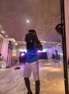 Mike Jay - Acompañantes masculino in Lagos, Nigeria Photo 3 of 4