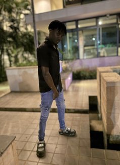 Mike - masseur in Nairobi Photo 8 of 9