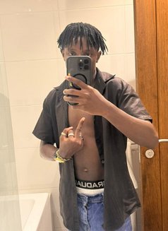 Mike - masseur in Nairobi Photo 9 of 9