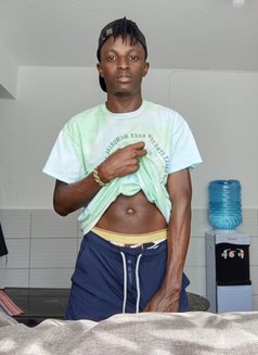 Mike - masseur in Nairobi Photo 6 of 8