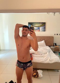 MIKE PARTYGOER - Male escort in Doha Photo 4 of 5