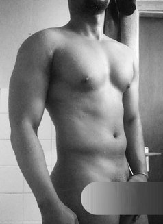 Mike - masseur in Dar es Salaam Photo 4 of 4