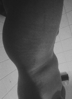 Mike - masseur in Dar es Salaam Photo 3 of 3