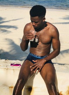 Mike12 - masseur in Nairobi Photo 4 of 8