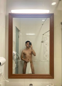 Mikee Julian - Acompañantes masculino in Dubai Photo 1 of 5