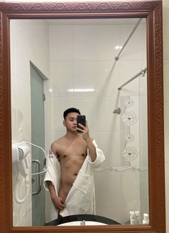 Mikee Julian - Acompañantes masculino in Dubai Photo 4 of 5