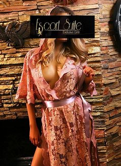 Miki - escort in Abu Dhabi Photo 6 of 6