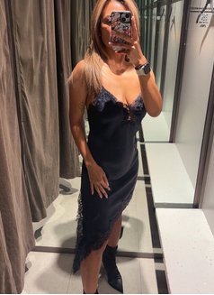 Miki - escort in Hong Kong Photo 5 of 12