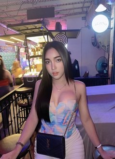 Miki - Transsexual escort in Singapore Photo 3 of 14