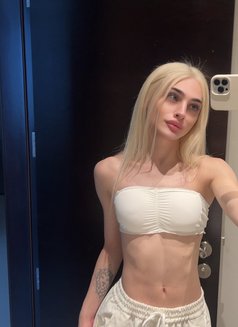 Adelia - Transsexual escort in Dubai Photo 5 of 13