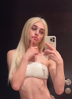 Adelia - Transsexual escort in Dubai Photo 8 of 13