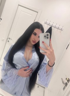 Mila - puta in Hong Kong Photo 9 of 13