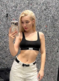 Mila - escort in Bangkok Photo 1 of 6