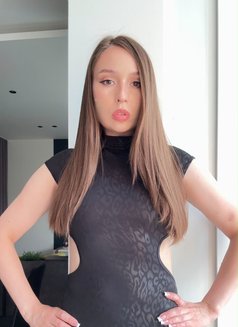 Mila - escort in Dubai Photo 7 of 9