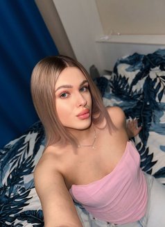 Mila - escort in Hong Kong Photo 5 of 8